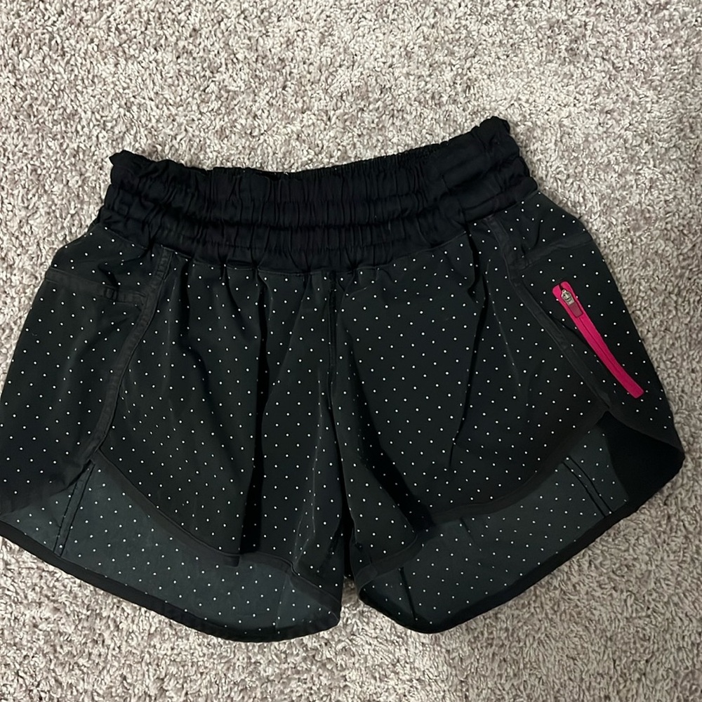 Lululemon Tracker Shorts MR 4” - Size 8
